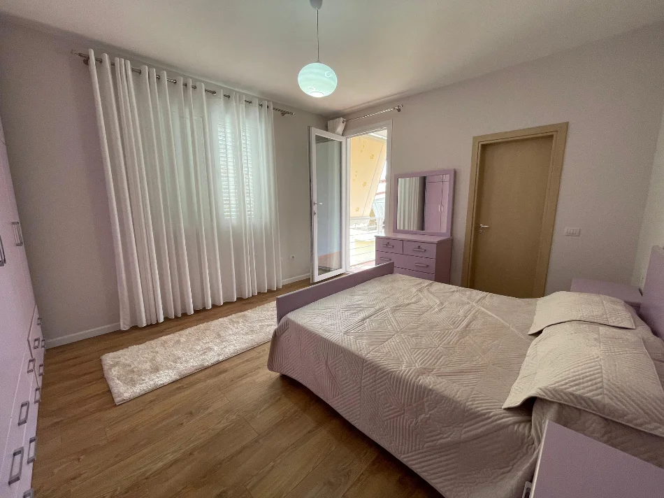 Tirane, jepet me qera apartament 2+1+Ballkon Kati 2, 1 m² 740 € 