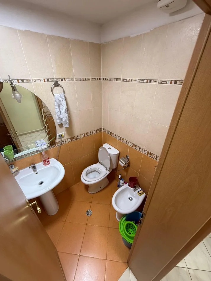 Tirane, jepet me qera apartament 3+1 Kati 4, 110 m² 600 € (RRUGA E KAVAJES)