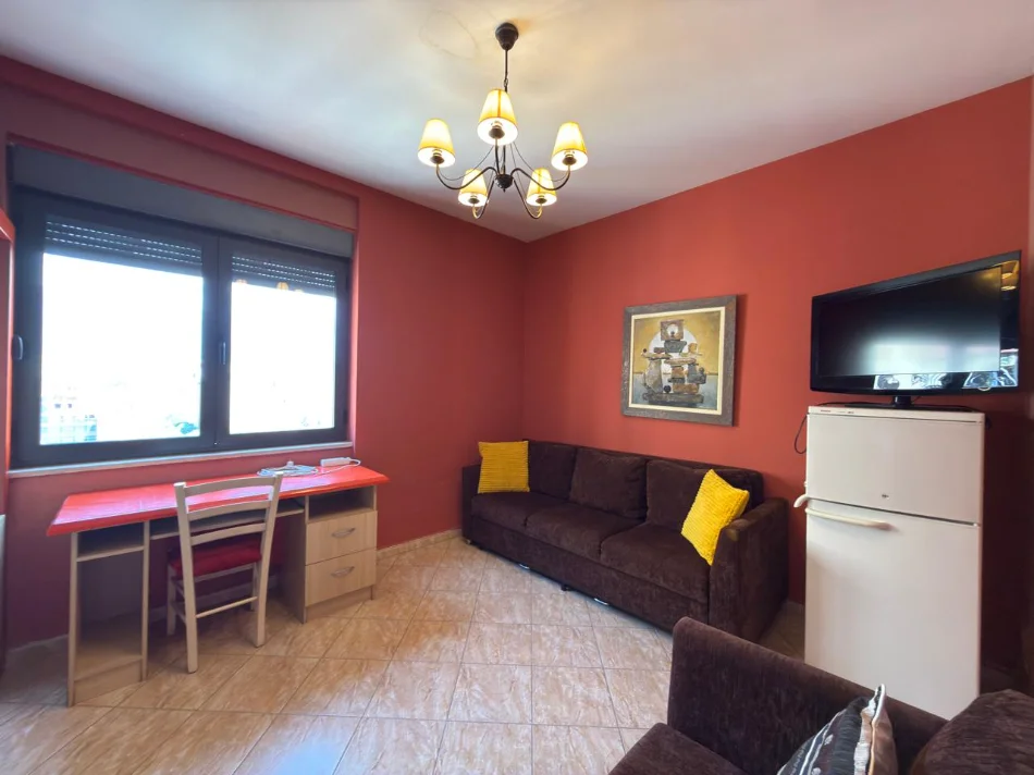 Tirane, jepet me qera 2+1+Ballkon Kati 9, 90 m² 700 € (9 kateshet)
