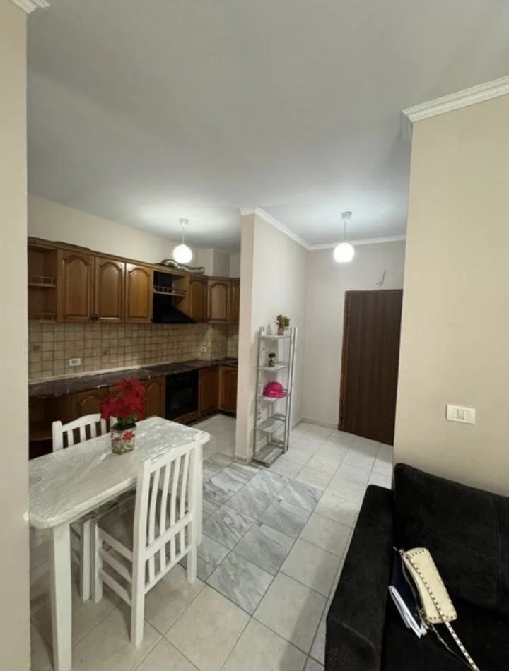 Tirane, shes apartament 1+1 Kati 10, 80 m² (Shkolla Qazim Turdiu)