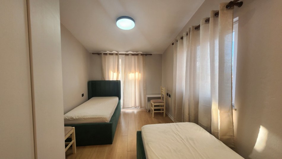 Tirane, jepet me qera apartament 2+1 Kati 5, 100 m² 550 € (Rruga 5 Maji)