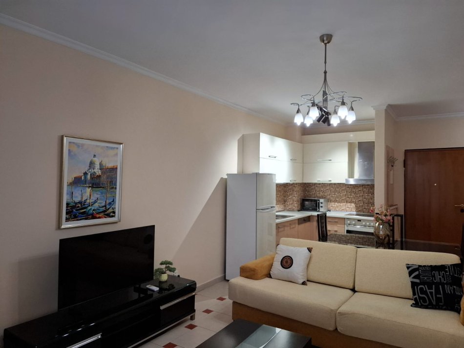 Tirane, jepet me qera apartament 1+1+Ballkon Kati 3, 71 m² 650 € (Kopshti Zoologjik)