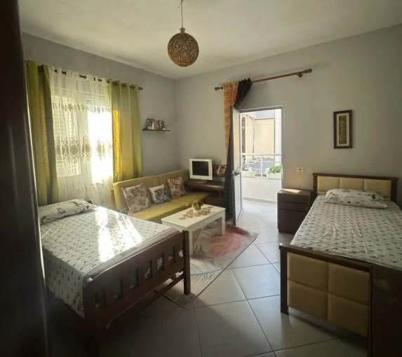 Tirane, jepet me qera garsonier 1+1 Kati 3, 350 € 