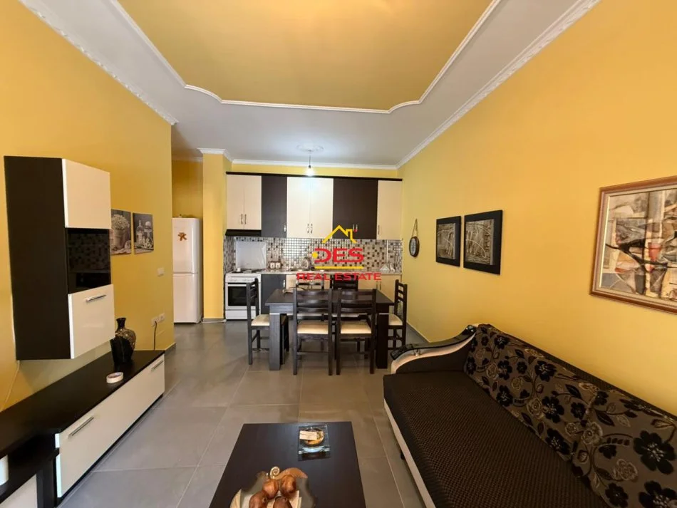 Vlore, jepet me qera apartament 1+1+Ballkon Kati 3, 70 m² 450 € (Rruga murat Tërbaçi)