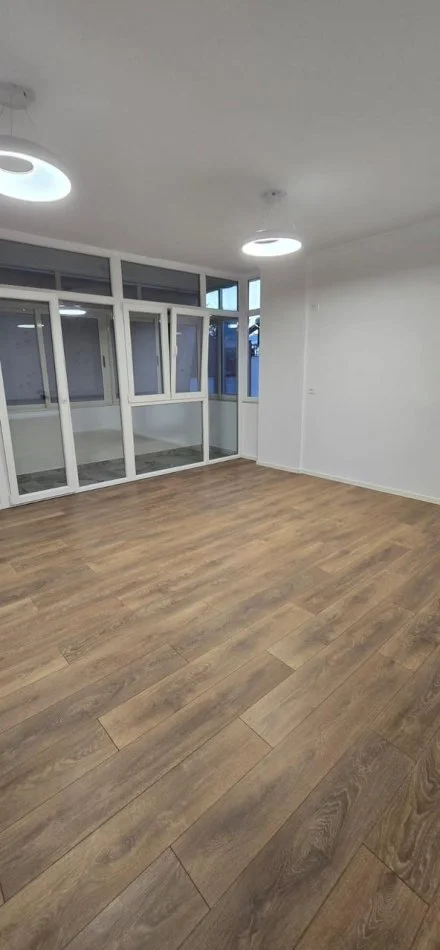 Tirane, shitet apartament 2+1 Kati 7, 93 m² 218.000 € (Prokuroria e Tiranes)