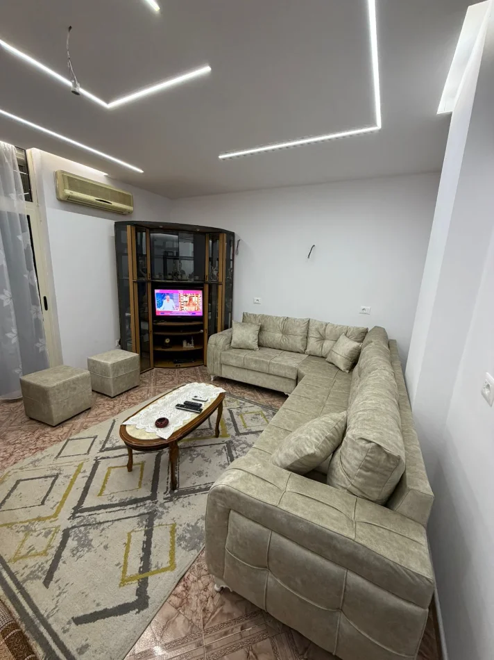 Durres, jepet me qera apartament 2+1+Ballkon , 85 m² 400 € (gjykata)