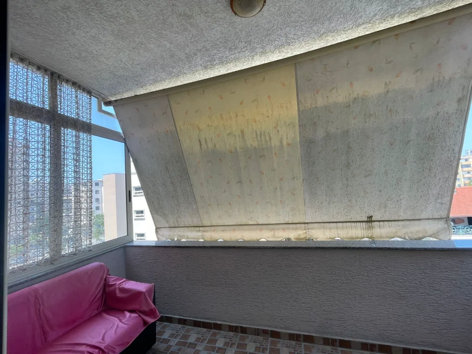 Durres, jepet me qera apartament 2+1+Ballkon Kati 4, 88 m² 450 € (plazh rrota e kuqe)