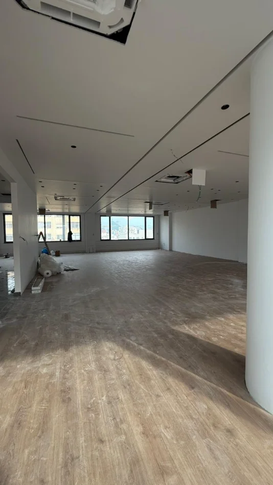 Tirane, jepet me qera zyre Kati 8, 579 m² 10.000 € (KOMPLEKSI DELIJORGJI)