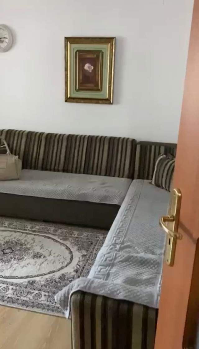 Tirane, jepet me qera apartament 3+1 Kati 2, 90 m² 350 Euro (Sheshi Shtraus)