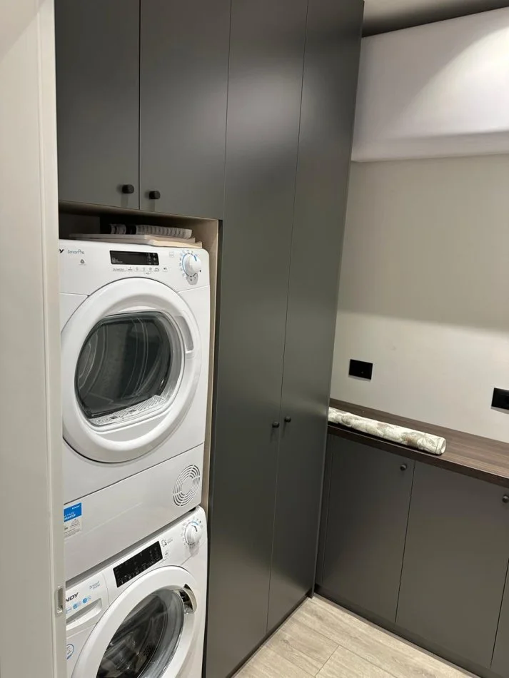 Tirane, jepet me qera apartament 2+1 Kati 6, 130 m² 1.200 € 