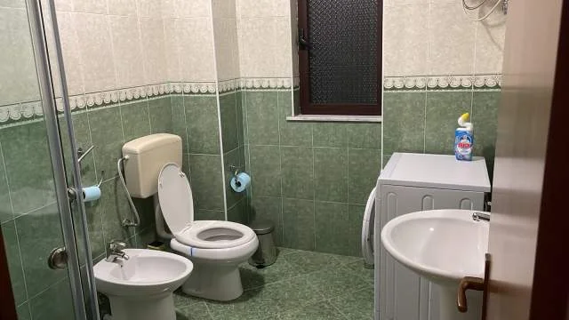 Tirane, jap me qera apartament 2+1 Kati 6, 100 m² 650 Euro (Rr Elbasanit)