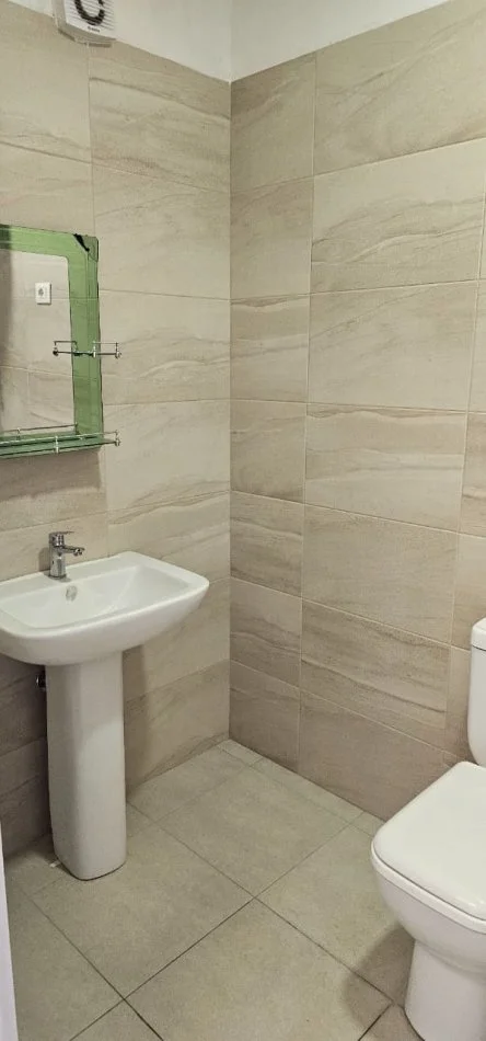 Tirane, jepet me qera 3+1+Ballkon Kati 8, 120 m² 600 € 