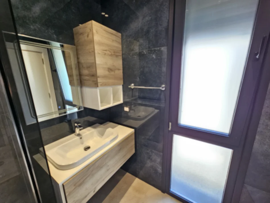 Tirane, jepet me qera apartament 2+1 , 90 m² 1.100 € (Liqeni i Thate)