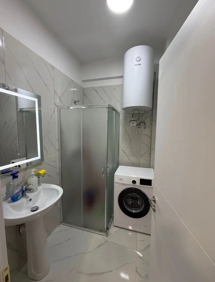 Tirane, jepet me qera apartament 1+1 Kati 5, 75 m² 450 € (Astir)