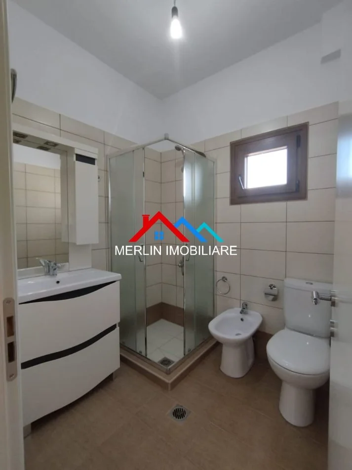 Tirane, jepet me qera Vile 5+1 Kati 2, 165 m² 1.200 € (RRUGA PASHO HYSA,ALI DEM)