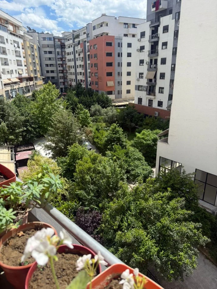 Tirane, jepet me qera apartament 2+1+Ballkon Kati 3, 90 m² 500 € (Unaza e re,Astir)