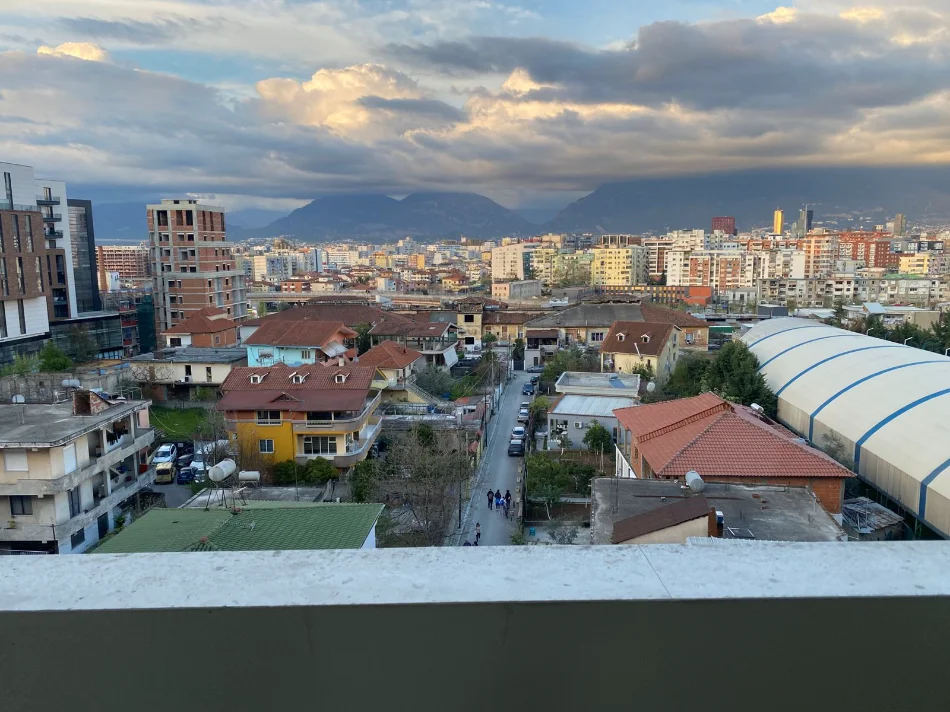 Tirane, jepet me qera apartament 1+1 Kati 5, 72 m² 500 € (Perball Spitalit Amerikan 3)