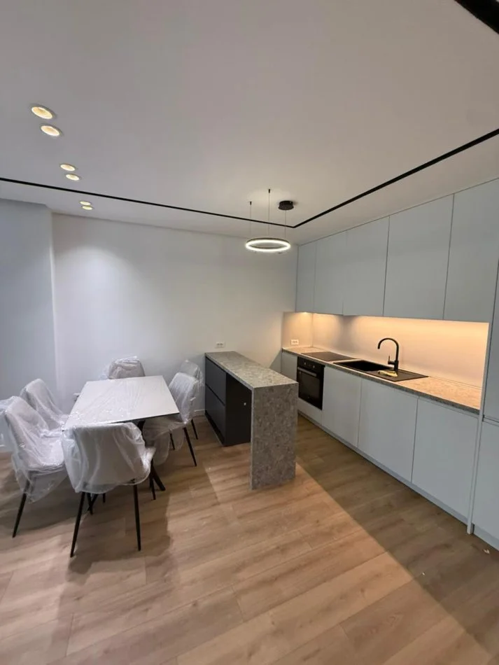 Tirane, jepet me qera apartament 2+1 , 120 m² 1.500 € (Parku olimpik)