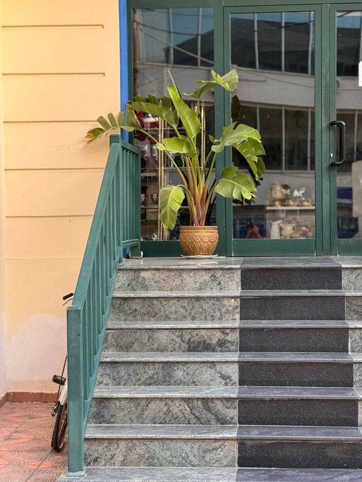 Vlore, jepet me qera dyqan Kati 0, 250 m² 1.100 € (Prane Ambulances)