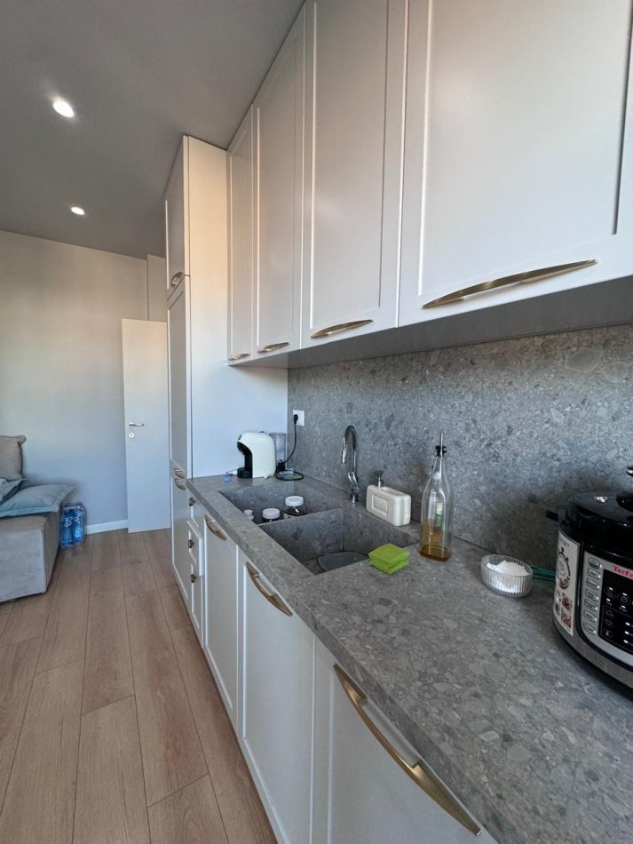Tirane, shes apartament 1+1+Ballkon Kati 4, 74 m² 135.000 € (Bulevardi i Ri)