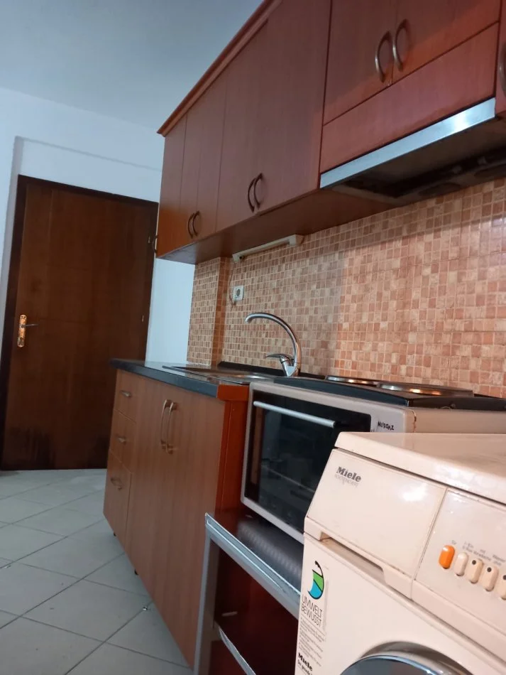Tirane, jepet me qera shtepi 1+1 Kati 1, 55 m² 250 € (Qytet Studenti)