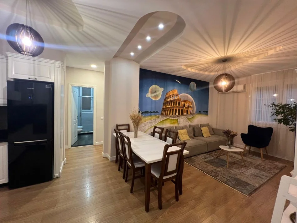 Tirane, shitet apartament 2+1 Kati 1,