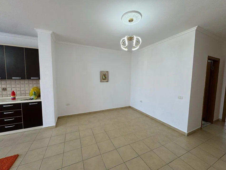 Tirane, shitet apartament 2+1 Kati 4, 96 m² 129.000 € (Restorant Fresku)