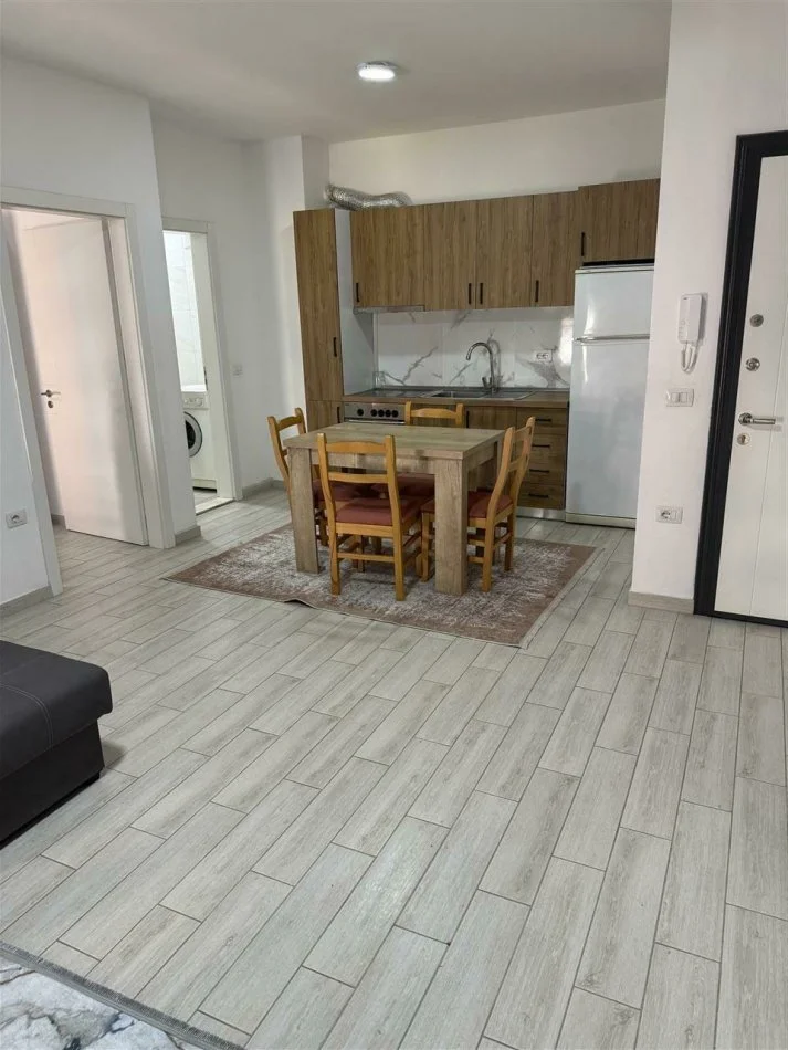 Tirane, jepet me qera apartament 1+1+parkim Kati 2, 65 m² 450 € (Kompleksi Jolla, Astir)