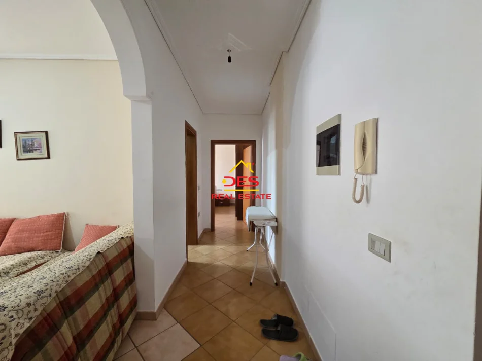 Vlore, jepet me qera apartament 1+1+Ballkon , 70 m² 350 € (Rruga Gjergj Kastrioti)