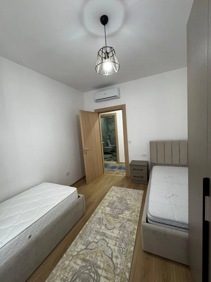 Tirane, jepet me qera apartament 2+1 , 110 m² 800 € 