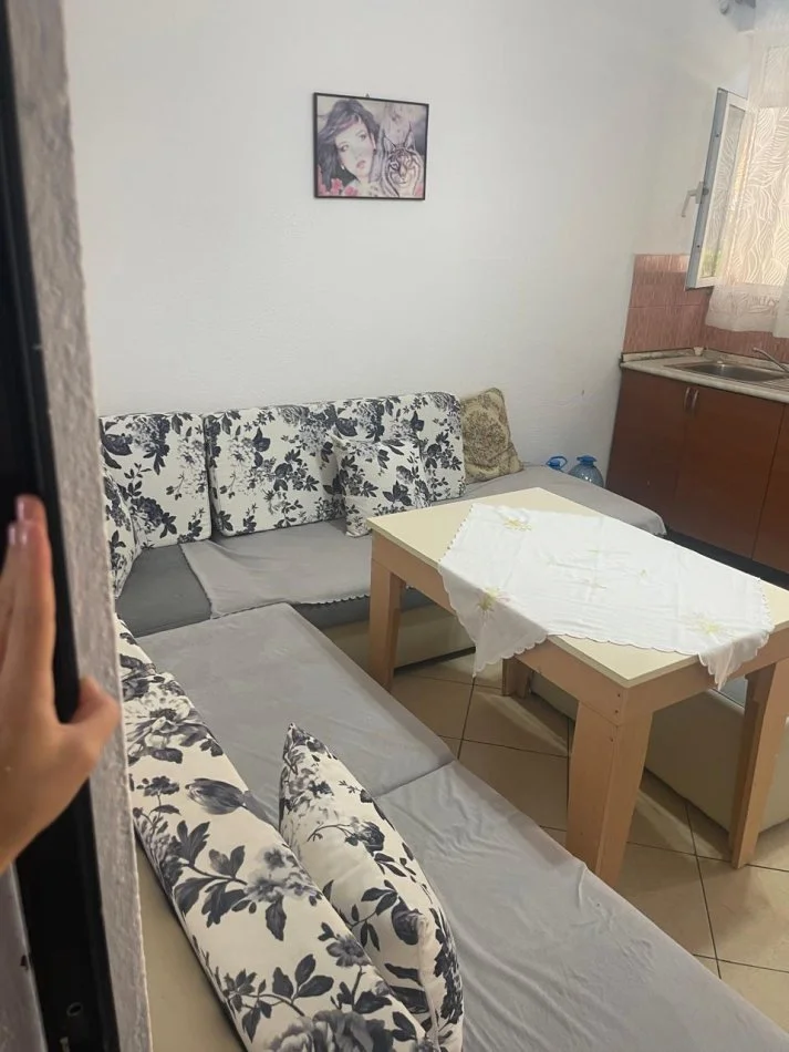 Tirane, jepet me qera apartament 1+1+Ballkon Kati 2, 400 € (Allias)