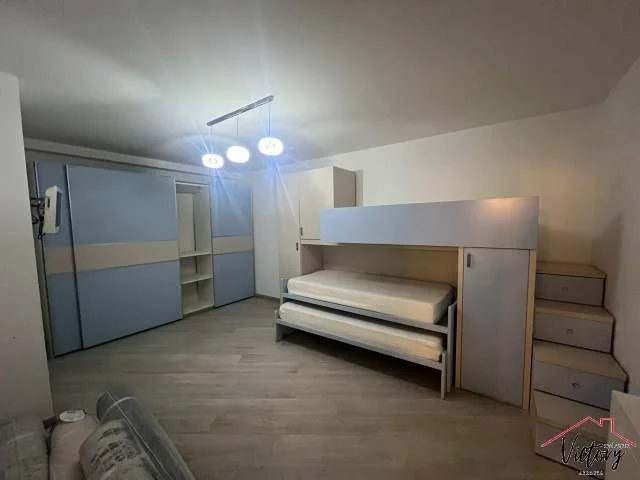 Tirane, jepet me qera apartament 3+1 Kati 2, 197 m² 3.000 Euro (bllok , tirane)