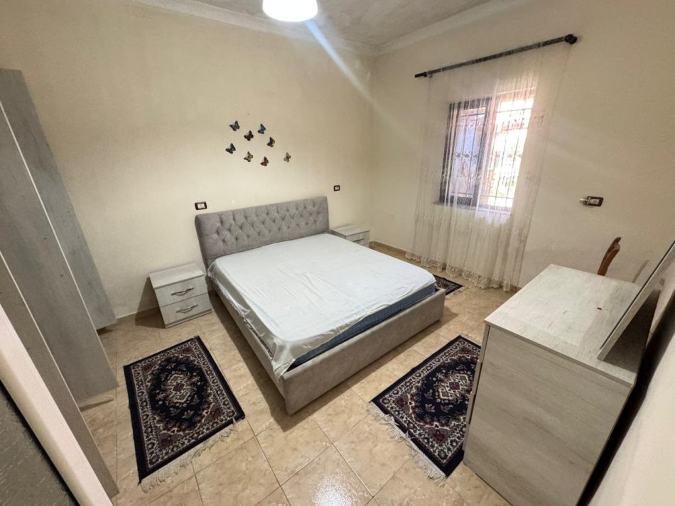 Tirane, jepet me qera shtepi 1+1 Kati 1, 62 m² 300 € (misto mame)