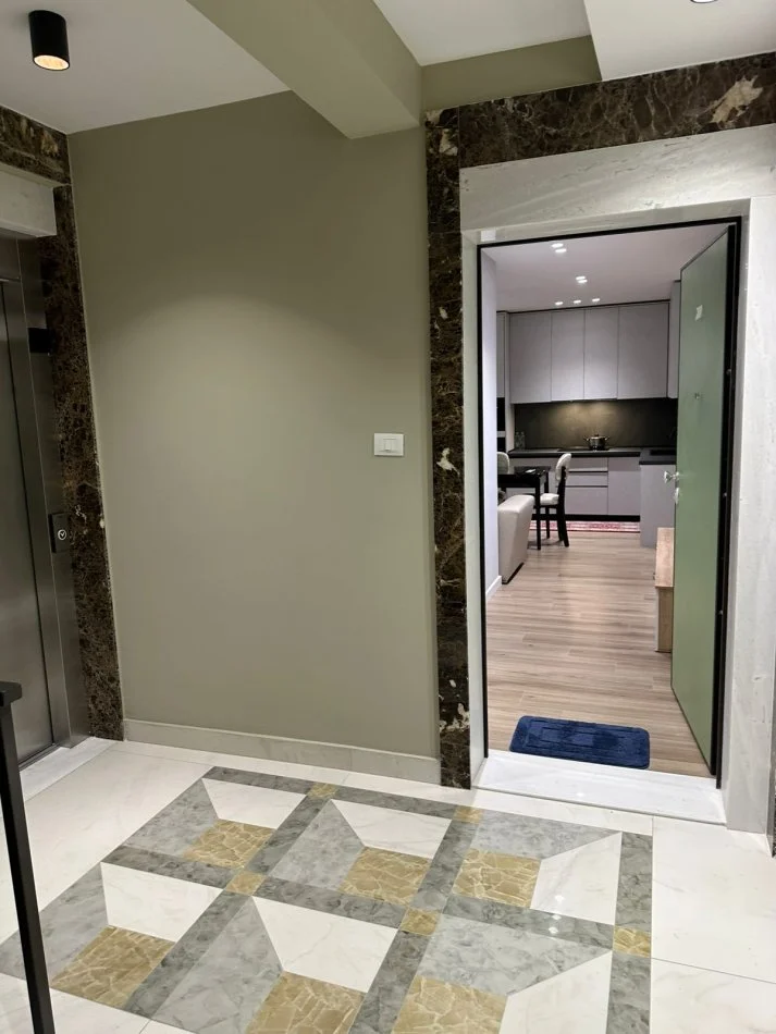 Tirane, jepet me qera apartament 2+1 Kati 3, 78 m² 900 € (Shkolla e Kuqe)