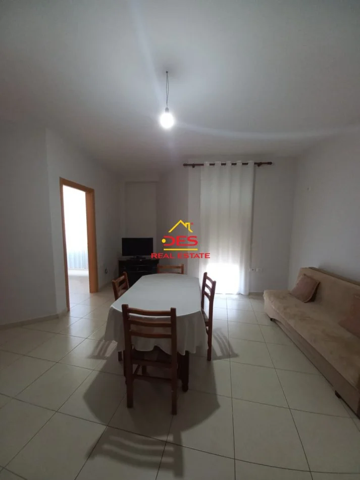 Vlore, jepet me qera apartament 1+1+Ballkon Kati 7, 70 m² 400 € (Rruga Çamëria)