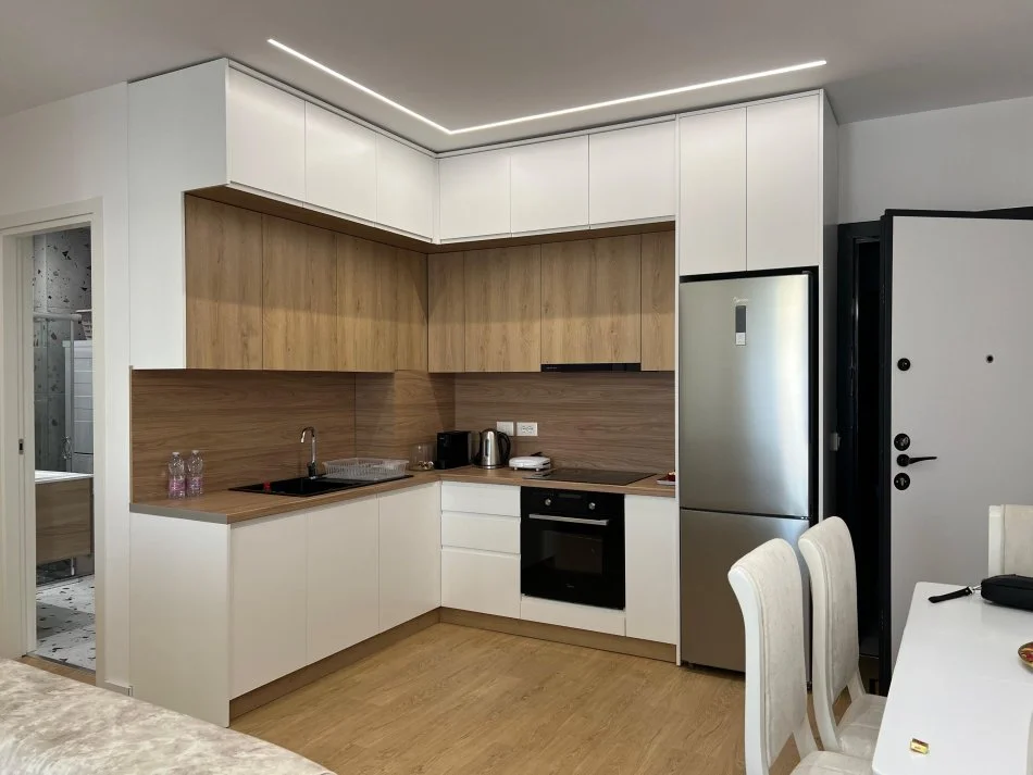 Tirane, jepet me qera apartament 1+1+Ballkon Kati 6, 67 m² 600 € (Bulevardi Ri)