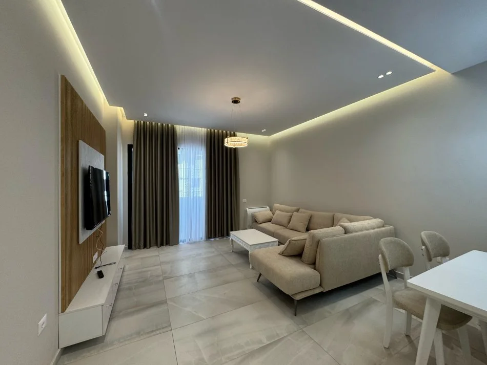 Tirane, jepet me qera apartament 2+1 Kati 4, 120 m² 1.100 € (Ish UET)