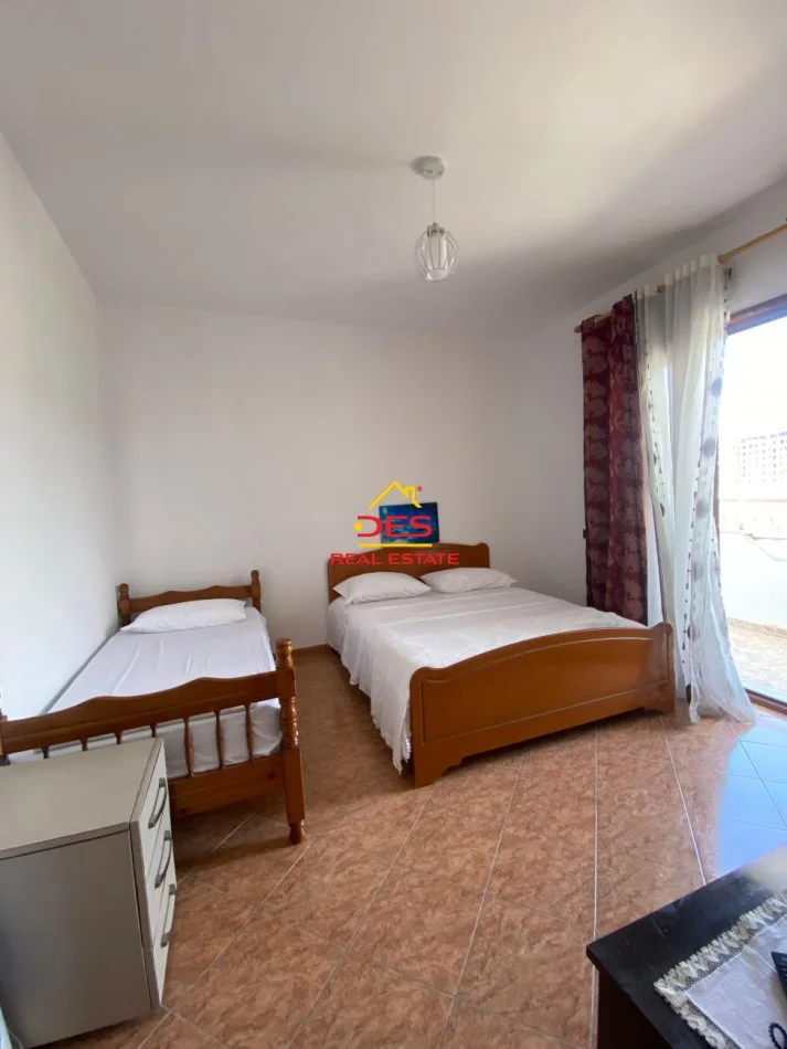 Vlore, jepet me qera Vile 2+1+Ballkon Kati 4, 180 m² 400 € (Rruga Enver Jaho)