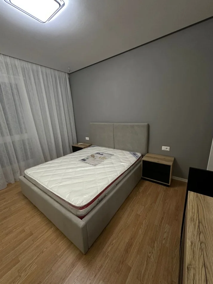 Tirane, jepet me qera apartament 2+1+Ballkon Kati 5, 95 m² 1.200 € (Rruga e Dibres)