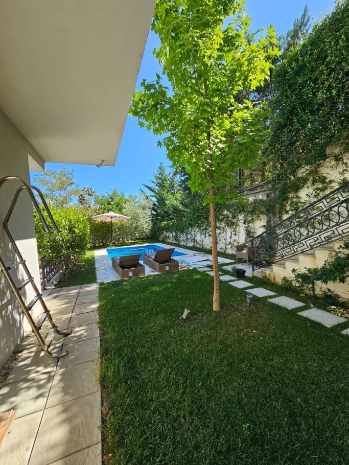 Tirane, jepet me qera Vile 3 Katshe Kati 0, 779 m² 5.000 € 