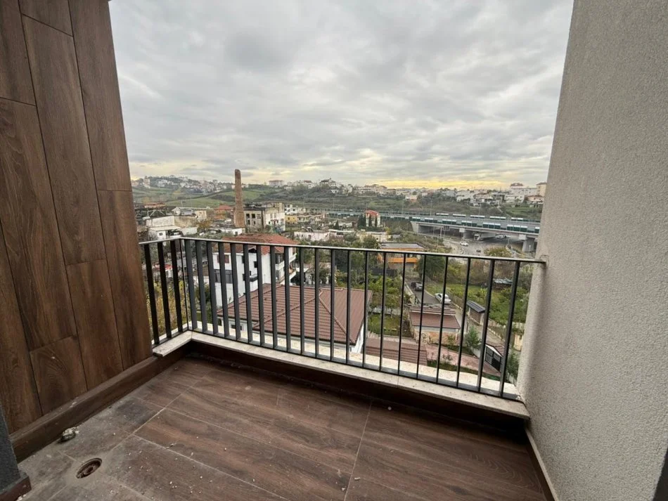 Tirane, shes apartament 3+1+Ballkon Kati 5, 191 m² 348.640 € (Shkoze)