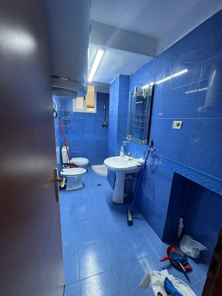 Tirane, jepet me qera apartament 1+1 Kati 1, 65 m² 450 € (Rruga Muhamet gjollesha)