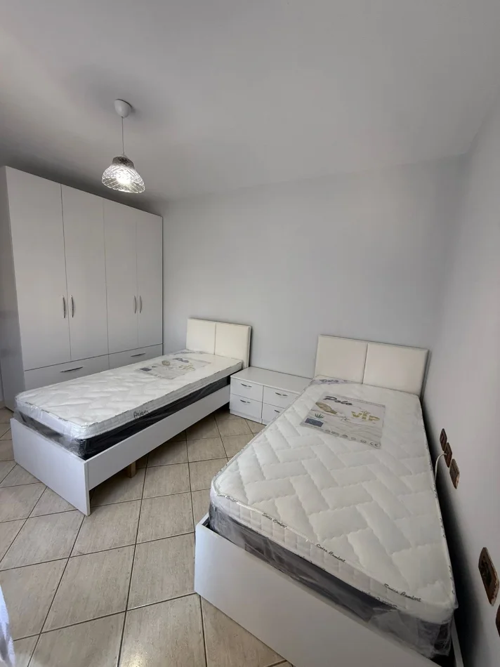 Tirane, jepet me qera apartament 2+1 Kati 2, 90 m² 600 € (Rruga e Kavajes ,21 Dhjetori)