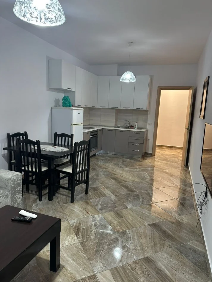 Tirane, jepet me qera apartament 1+1+Ballkon Kati 5, 70 m² 400 € (Te Wel ASTIR)