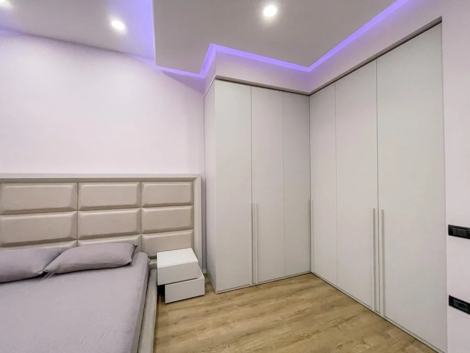 Tirane, jepet me qera apartament 2+1 Kati 2, 100 m² 1.200 € (Sheshi Avni Rustemi)