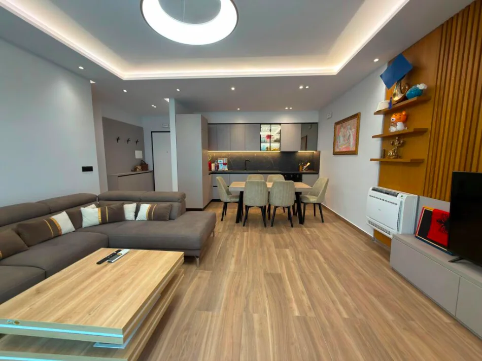 Tirane, jepet me qera apartament 2+1+Ballkon Kati 2, 124 m² 1.500 € (TEG)