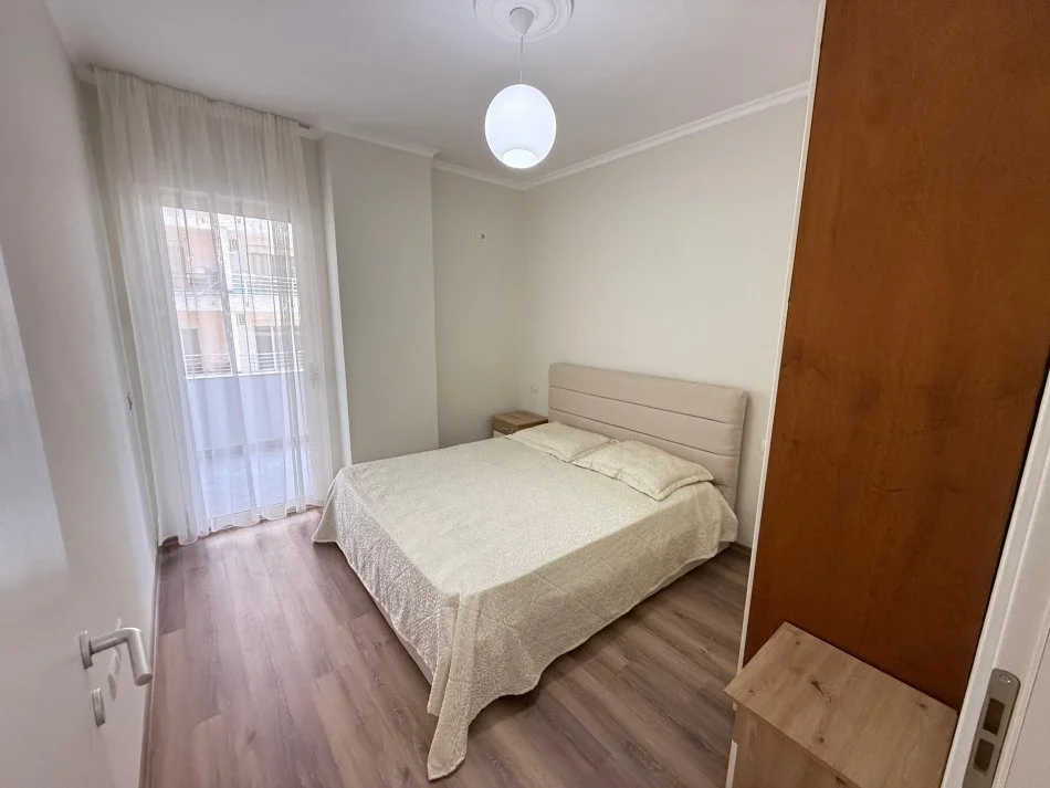 Tirane, jepet me qera apartament 1+1+Ballkon Kati 5, 60 m² 400 € (Misto Mame, Kompleksi Ales)