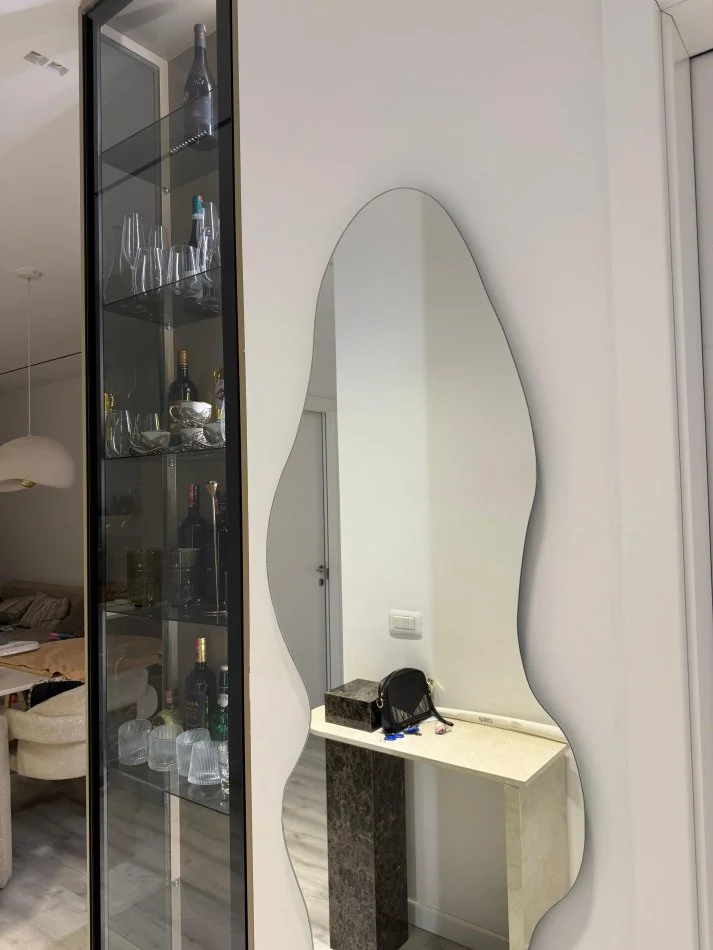 Tirane, shitet apartament 2+1+Ballkon , 100 m² 240.000 € (Emerald Center)