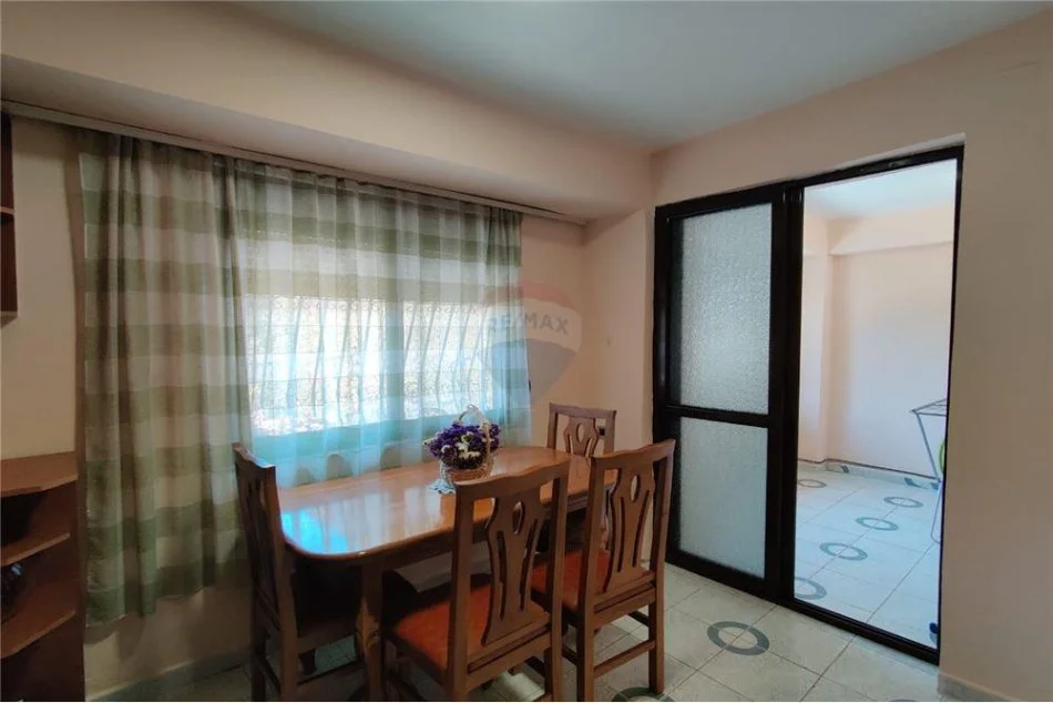 Tirane, jepet me qera apartament 2+1+Aneks Kati 1, 70 m² 400 € (Rruga Bardhyl)