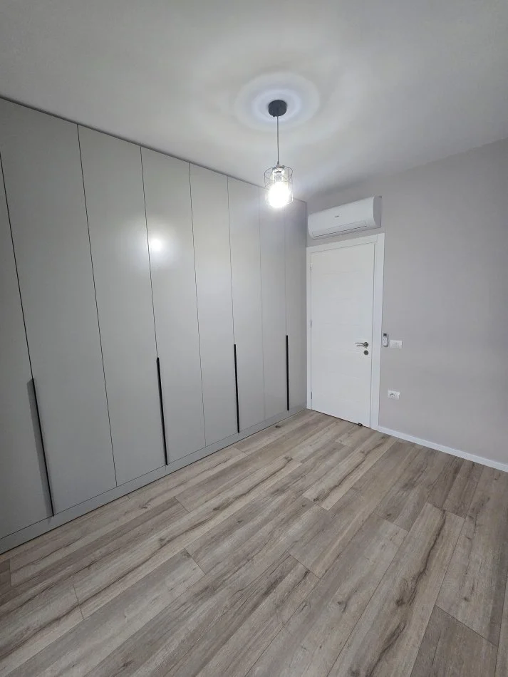 Tirane, jepet me qera apartament 2+1+Aneks+Ballkon Kati 4, 110 m² 800 € (Xhafize keko)